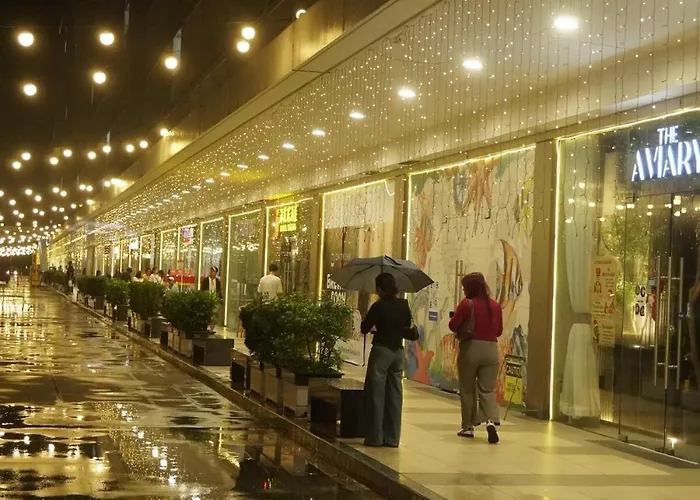 Modern Staycation Near Moa & Naia With Ps4, Netflix, Wi-fi Apartment