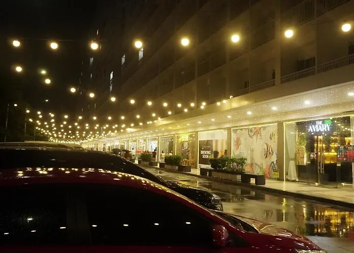 Modern Staycation Near Moa & Naia With Ps4, Netflix, Wi-fi Apartment