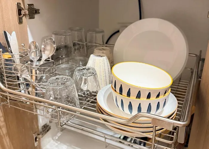 Modern Staycation Near Moa & Naia With Ps4, Netflix, Wi-fi Apartment