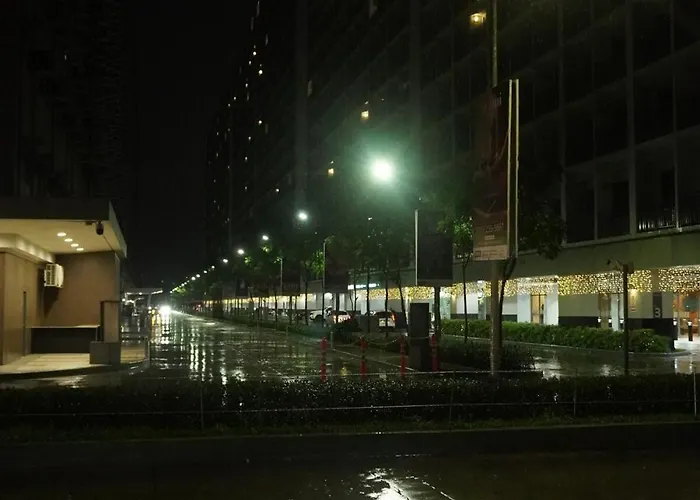 Modern Staycation Near Moa & Naia With Ps4, Netflix, Wi-fi *